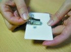 klamma-for-id-kortshallare,-sjalvhaftande-med-sakerhetsnal-och-krokodilklamma,-forpackning-100-st